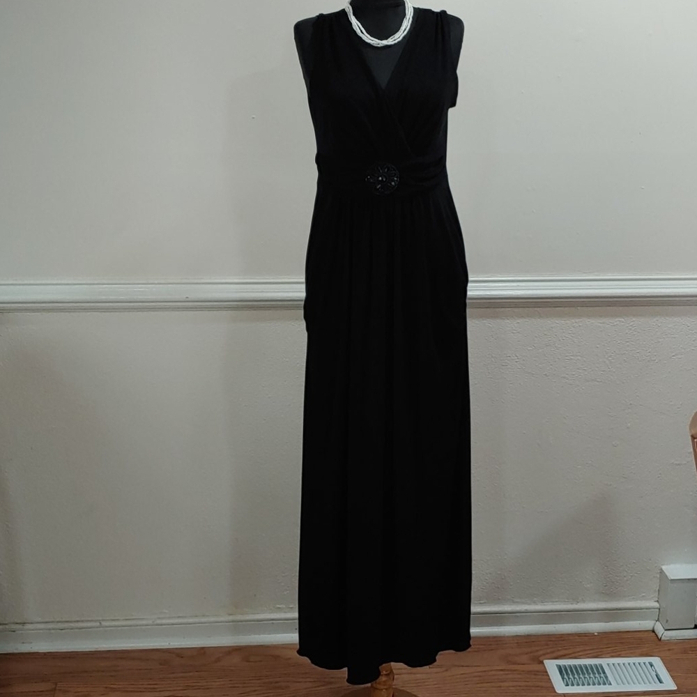 Long black dress - Picture 3 of 9